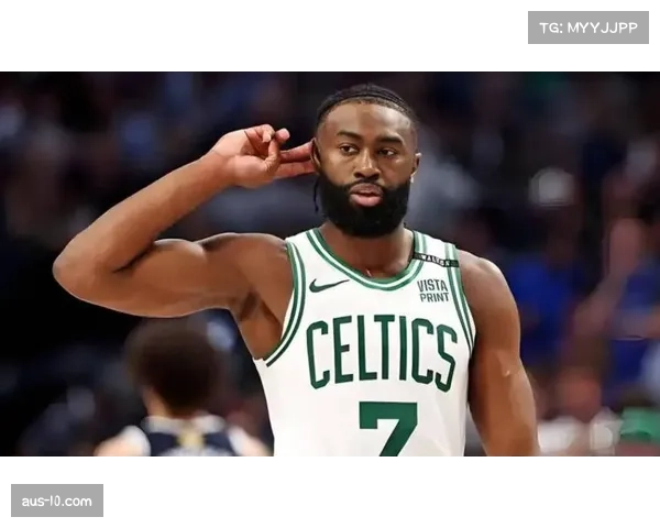 布朗30+10率绿军稳居东部第二 伤缺情况下展现领袖担当